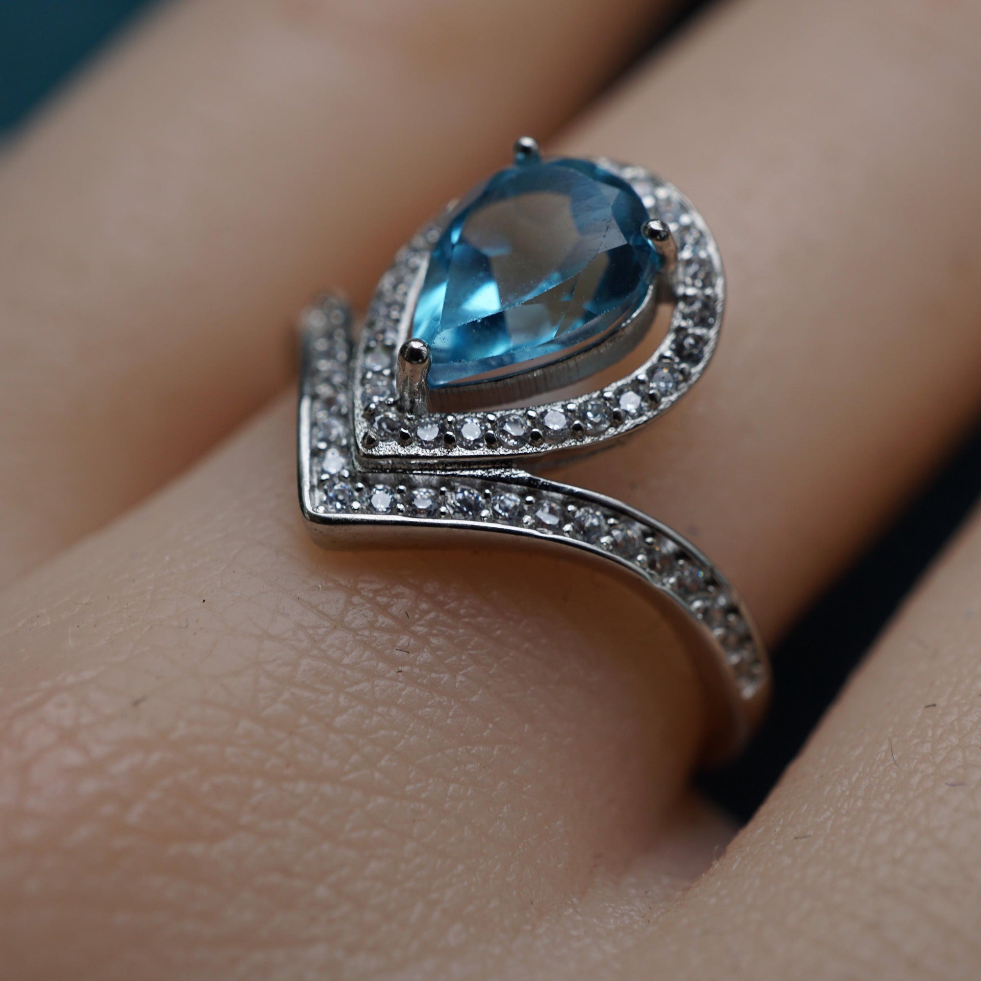 Droplet london blue topaz ring