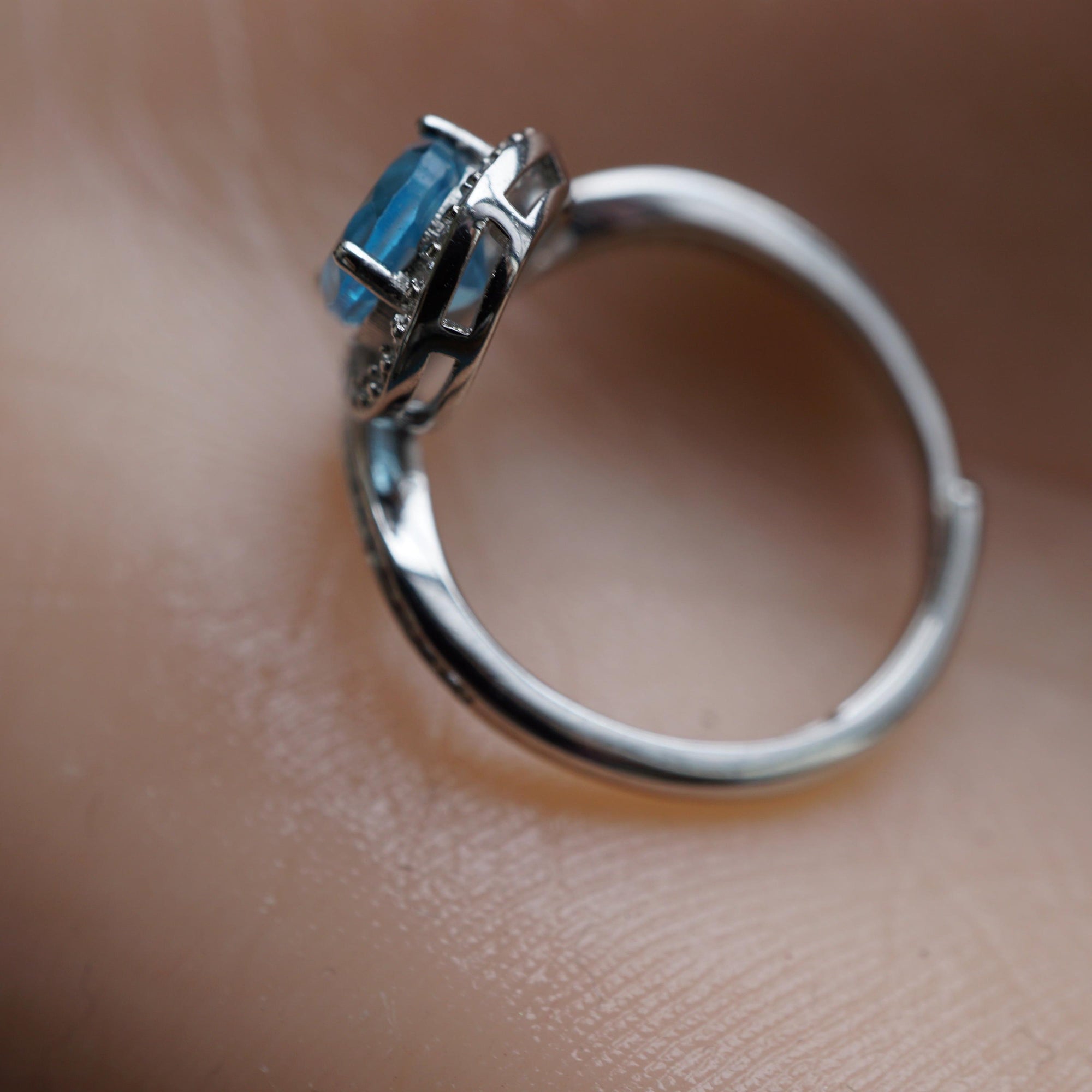 Droplet london blue topaz ring