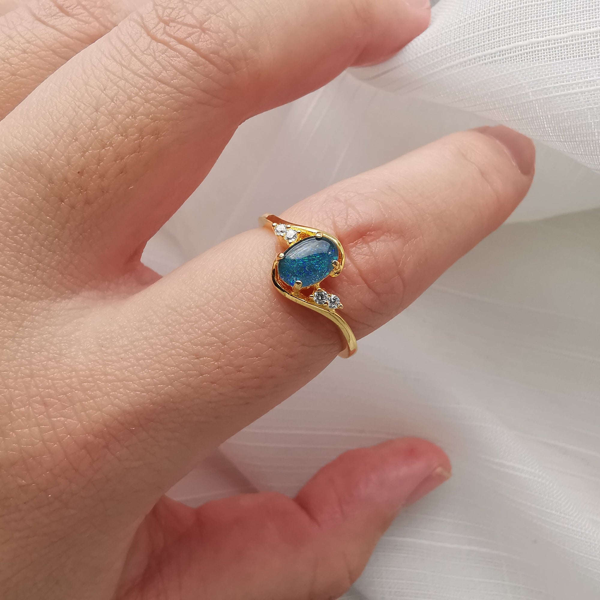 Oval Austrlian opal ring, size US 8