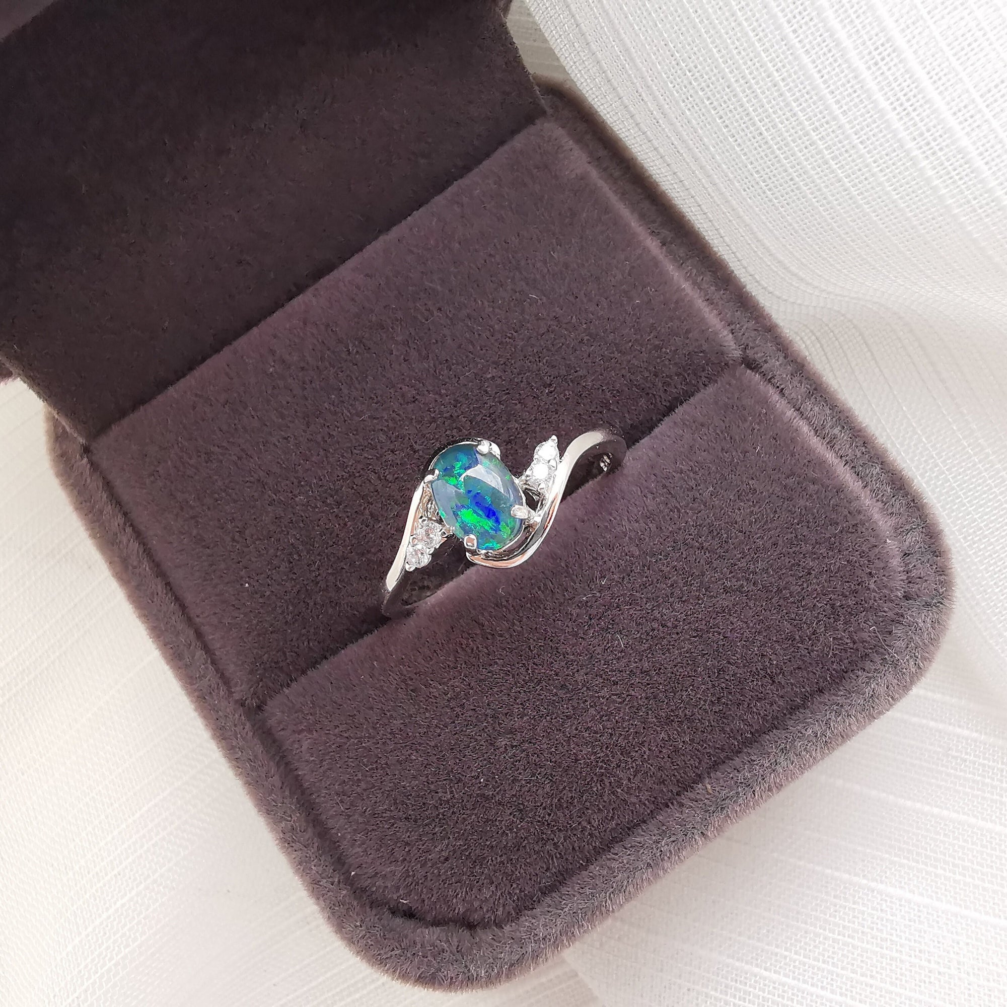 Oval Austrlian opal ring, size US 8