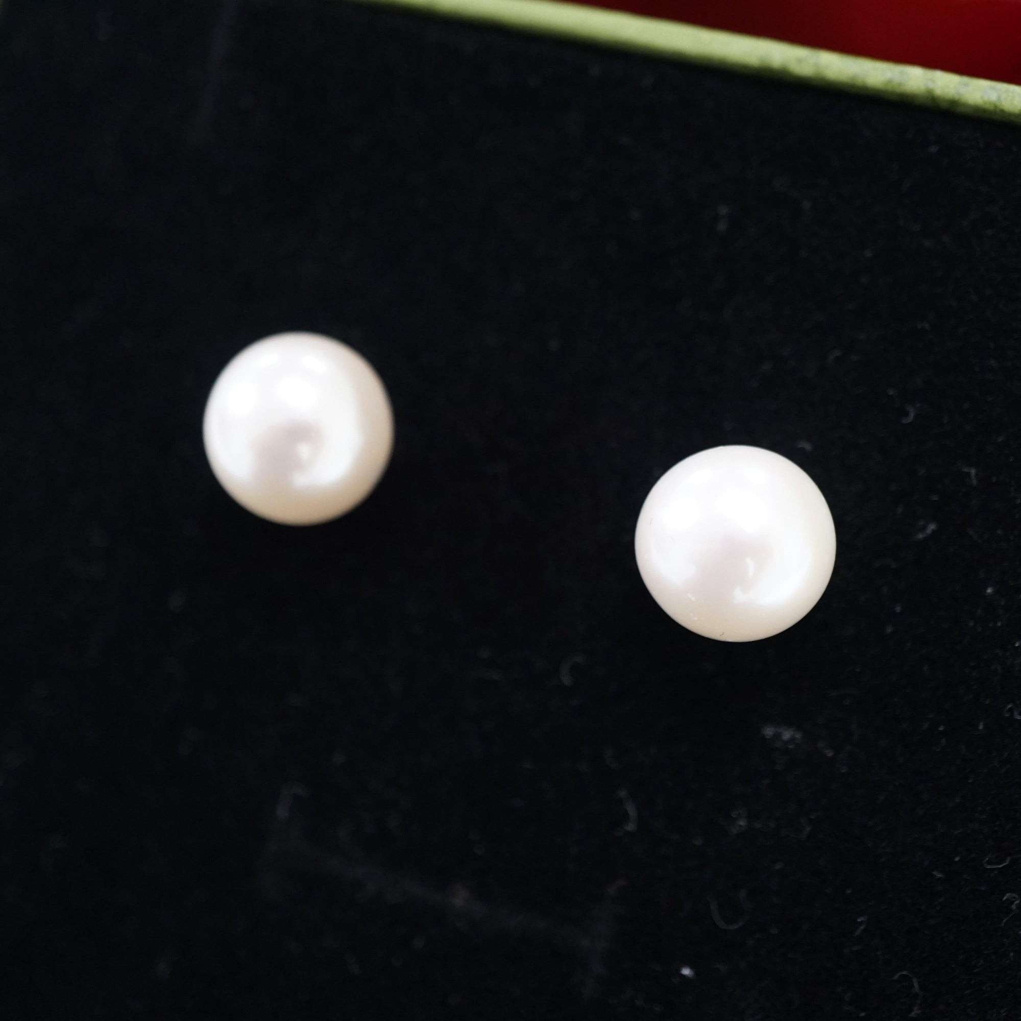 Minimalist Freshwater Pearl Stud Earrings