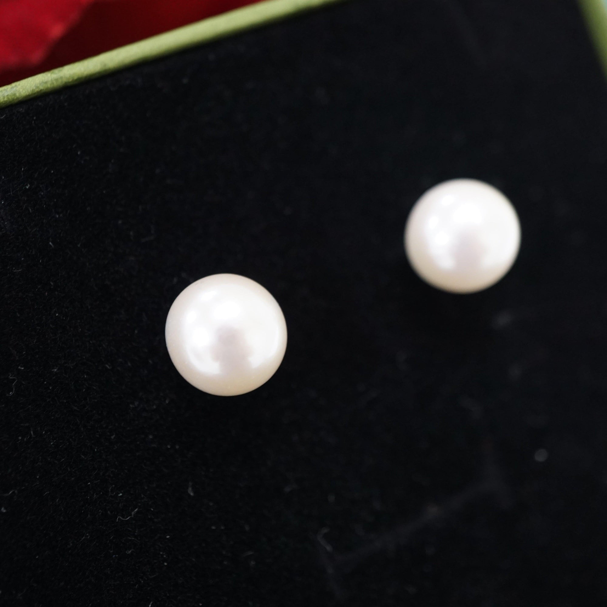 Minimalist Freshwater Pearl Stud Earrings