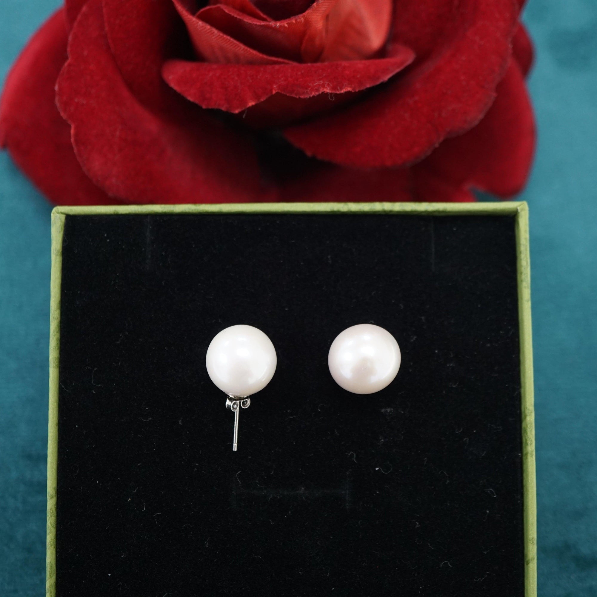 Minimalist Freshwater Pearl Stud Earrings