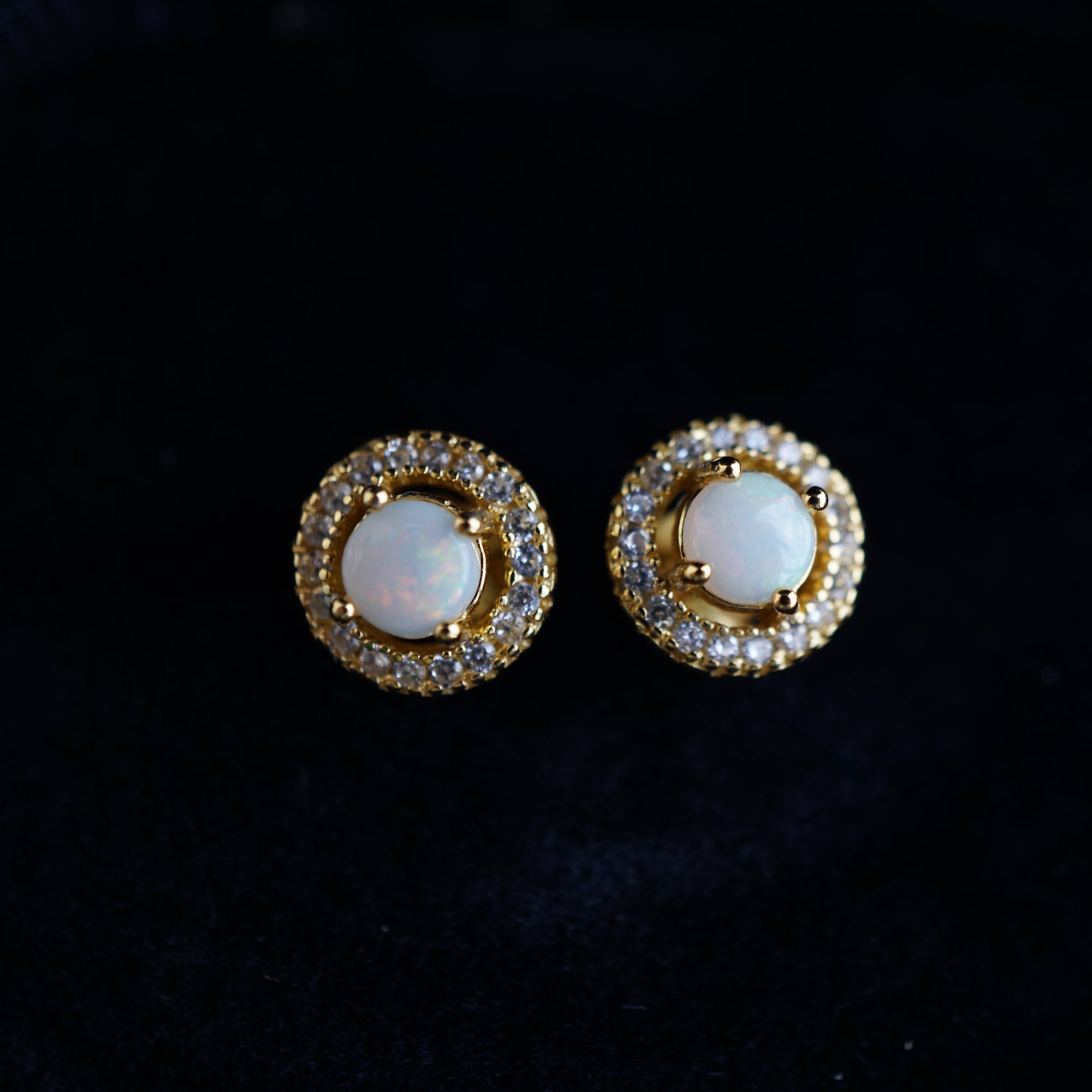 Sparkling Brilliance: 4mm Crystal Opal Stud Earrings (Copy)