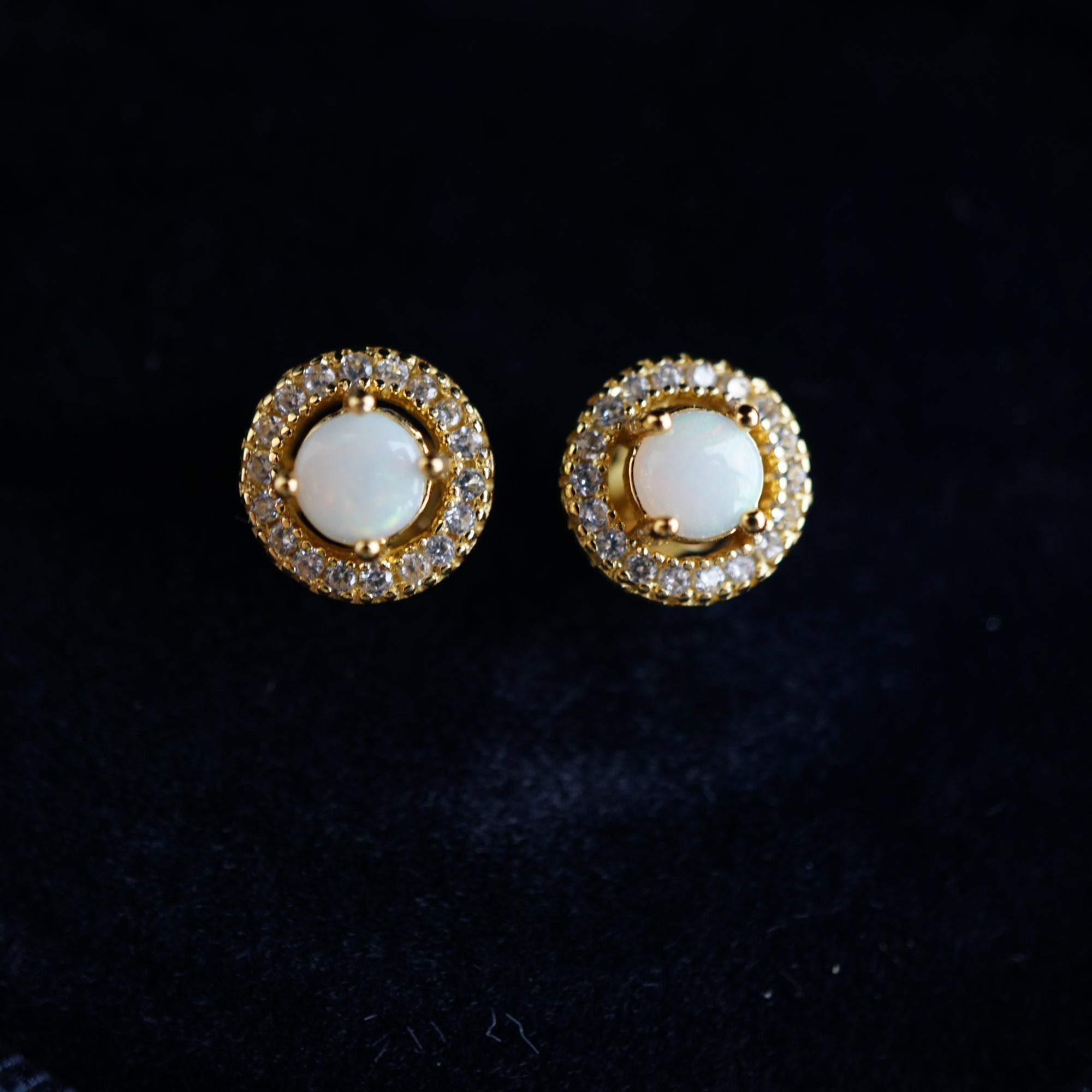 Sparkling Brilliance: 4mm Crystal Opal Stud Earrings (Copy)