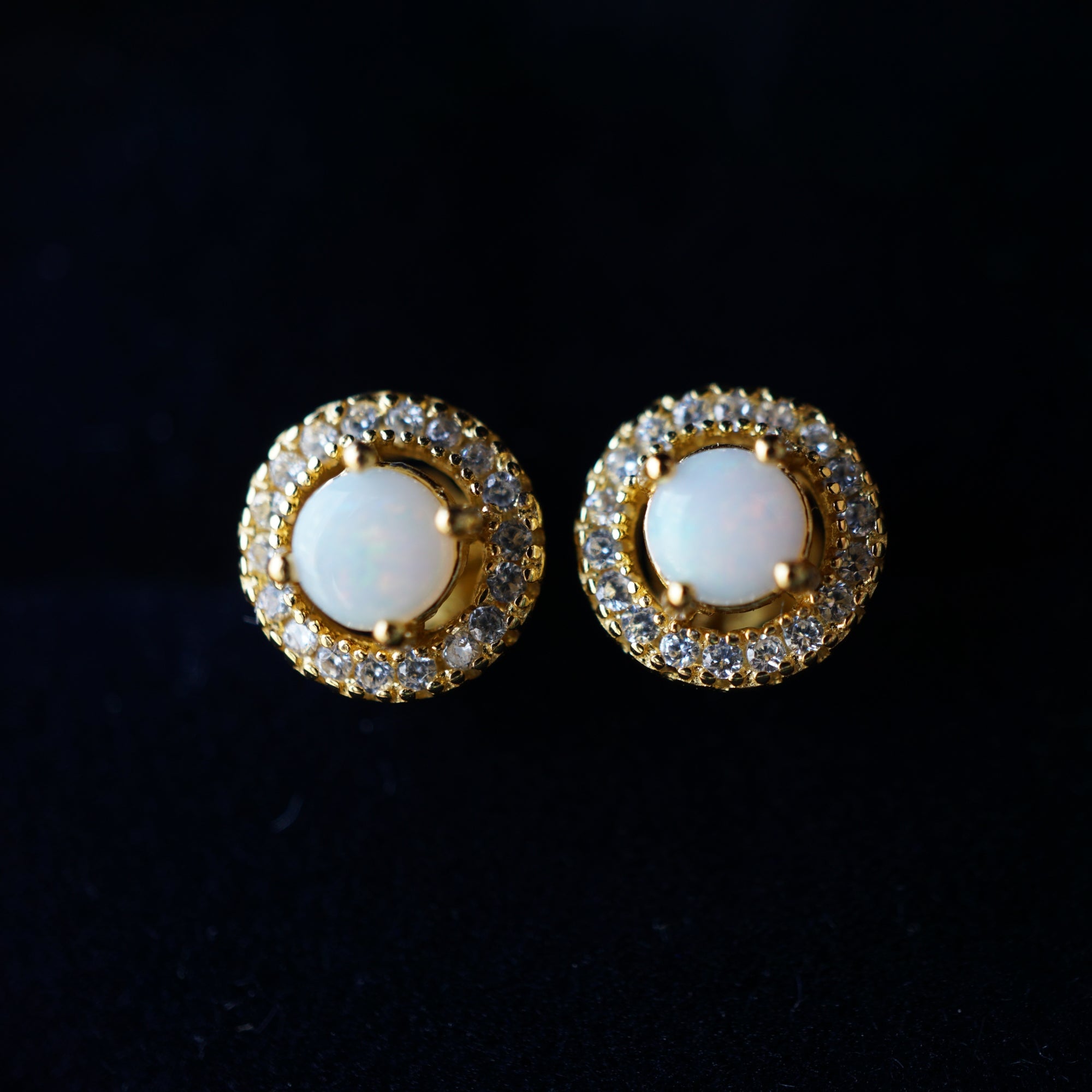 Sparkling Brilliance: 4mm Crystal Opal Stud Earrings (Copy)