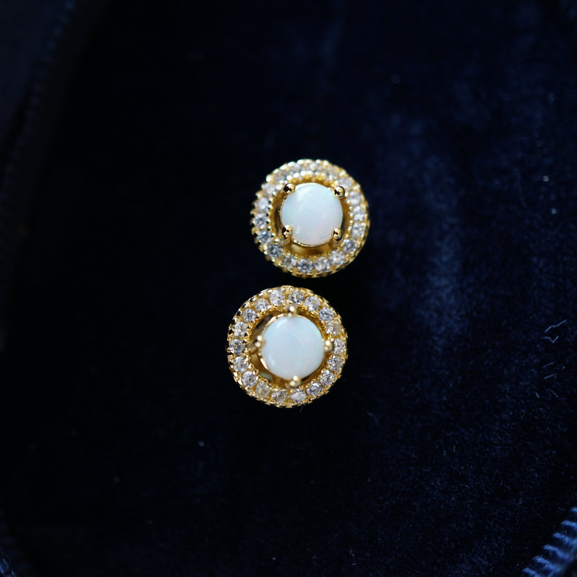 Sparkling Brilliance: 4mm Crystal Opal Stud Earrings (Copy)