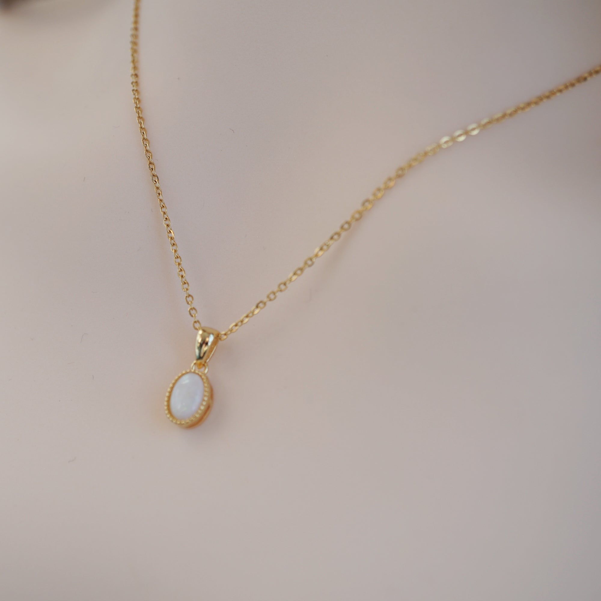 Vintage Classic Style Simple Australian Crystal Opal necklace In Gold 18k Gold Plated 925 Sterling Silver