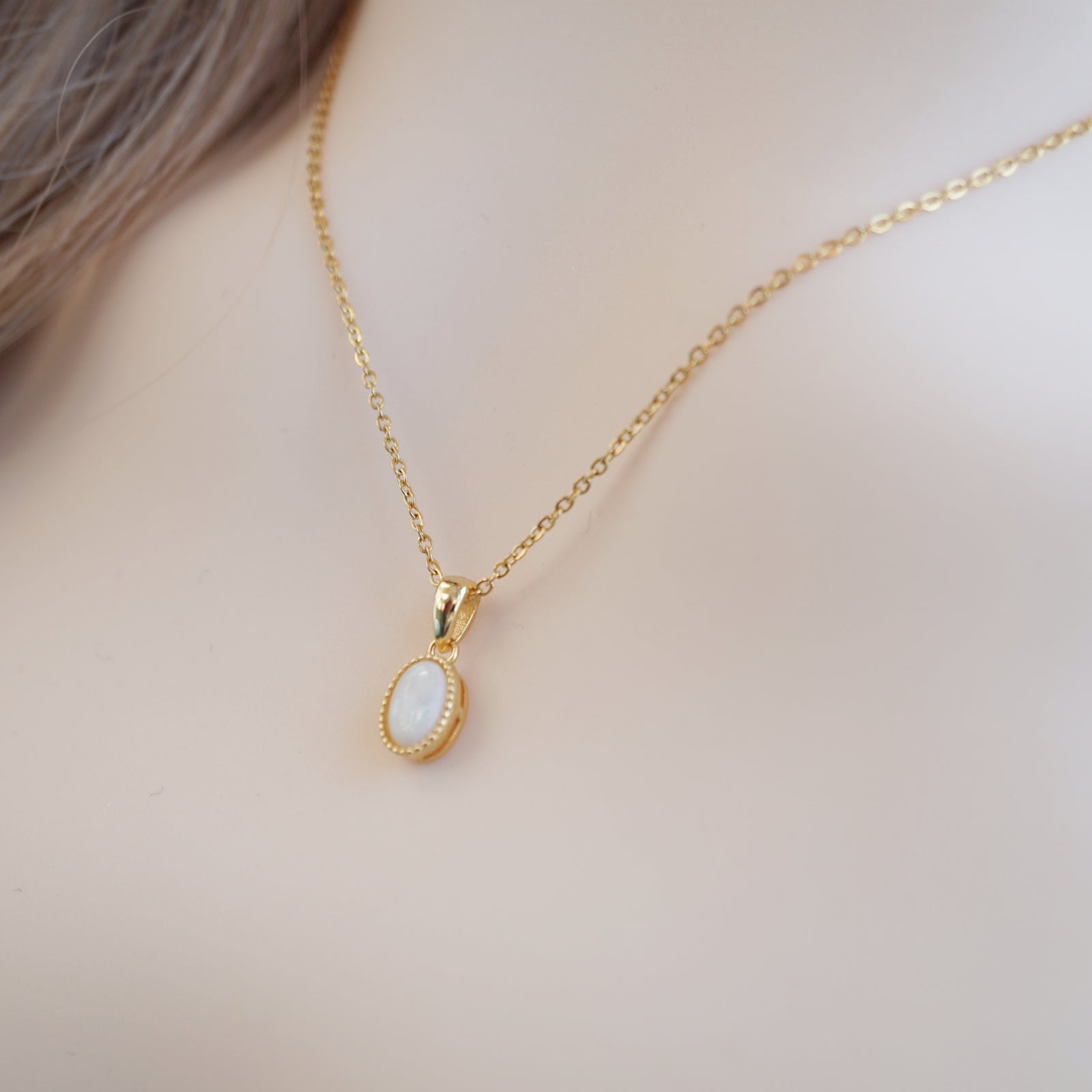 Vintage Classic Style Simple Australian Crystal Opal necklace In Gold 18k Gold Plated 925 Sterling Silver