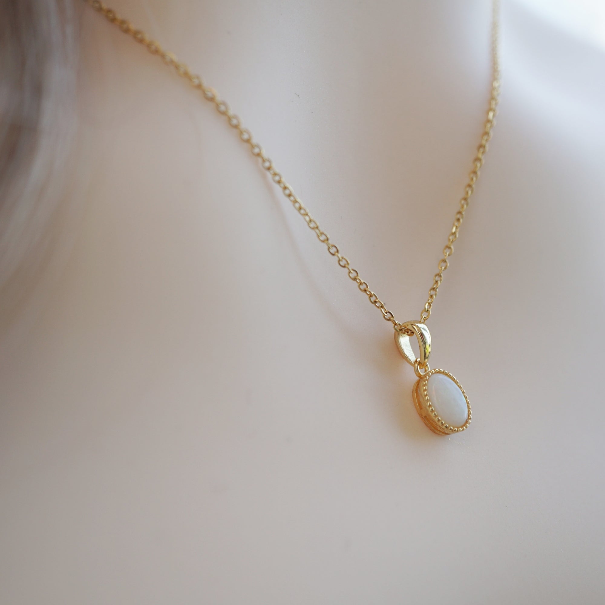 Vintage Classic Style Simple Australian Crystal Opal necklace In Gold 18k Gold Plated 925 Sterling Silver